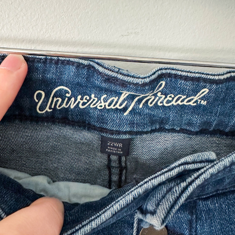 Universal Thread Cropped Jeans - Plus Size 22W - image 4
