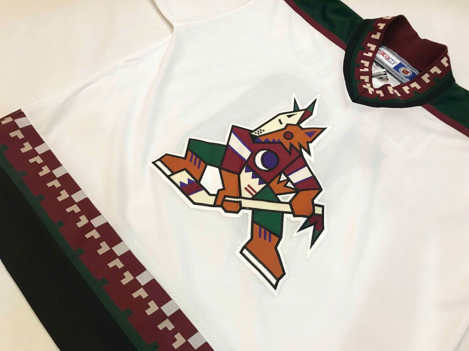 Arizona Coyotes CCM Center-Ice White 17000 YOUTH Jersey - Hockey Jersey  Outlet