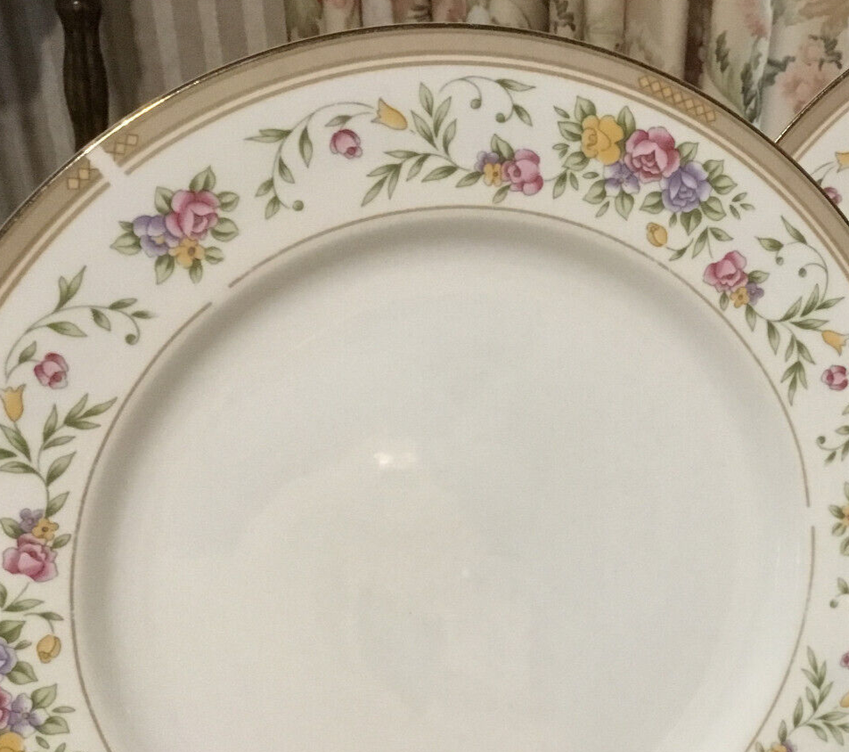 Set of 6 Vintage '98 Farberware Bellini Porcelain 22k Dinner Plates