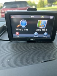 Garmin Nuvi 40LM 4.3-inch Portable GPS Navigator Lifetime Maps