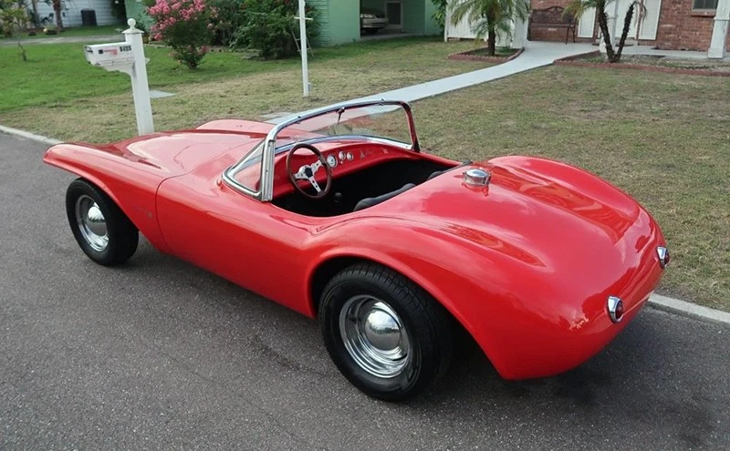 As delivered, the fiberglass kit car didn’t have door panels. Riders just hop in.