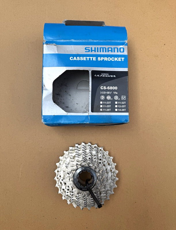Shimano Ultegra CS-6800 11-Speed 11-28T Silver Road Cassette + Lockring