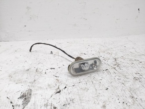 VW CADDY III Furgon 2KA, 2KH, 2CA, 2CH Kotflügelblinker vorne rechts 27703731