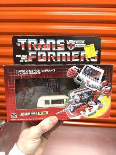 RARE! Original VTG 1984 Transformers Ratchet W/ Red Cross Cars Toy Original Box✨