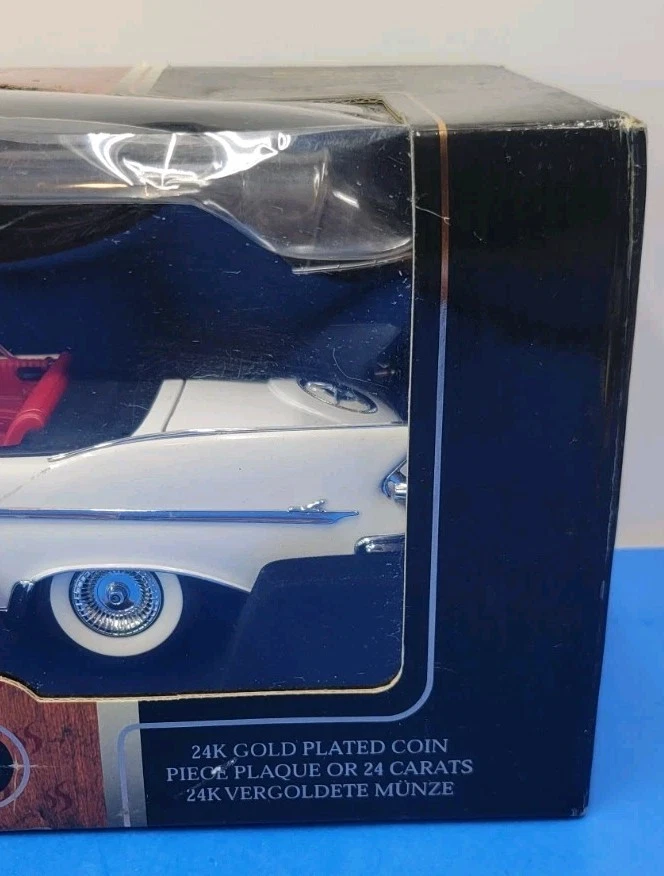 1961 IMPERIAL CROWN CONVERTIBLE, 1:18 Scale , SIGNATURE SERIES - Image 4 of 4