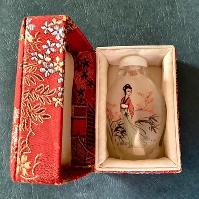Vintage Inside Reverse painted Chinese snuff bottle With Fitted