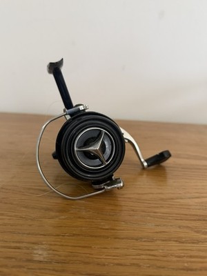 Vintage New De Luxe Fixed Spool Angelrolle