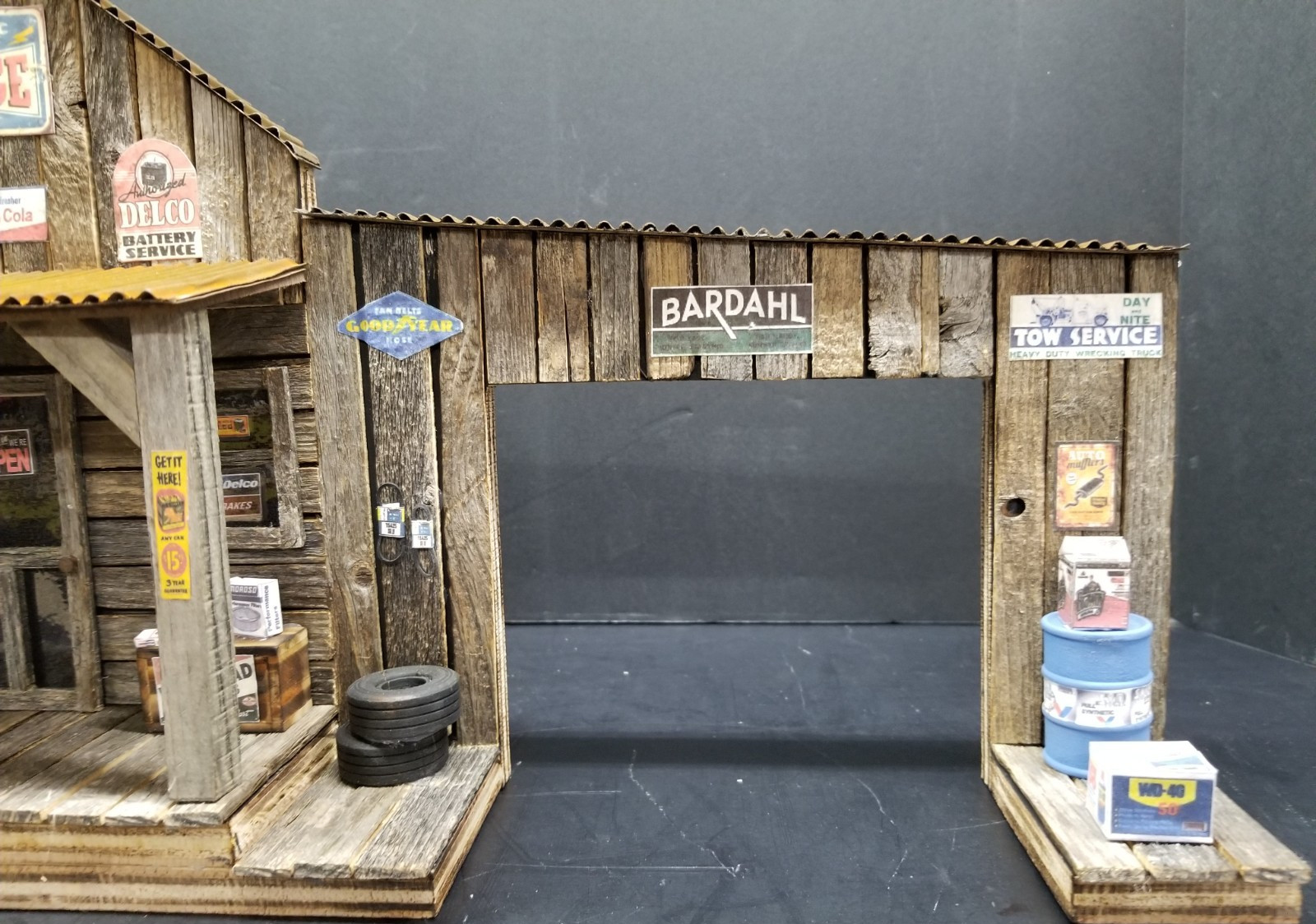 FULL SERVICE GARAGE, WEATHERED, HAND CRAFTED, DIORAMA DISPLAY, NEW, 1:18 SCALE