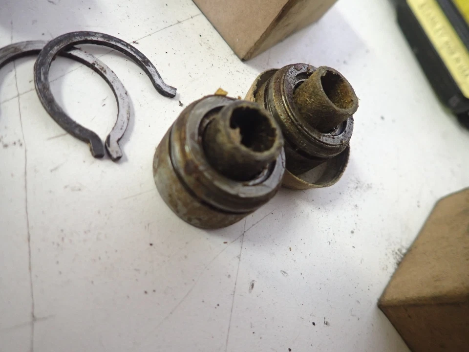 NOS 1953 - 1959 DODGE DESOTO CHRYSLER IMPERIAL Universal Joint Cross Type 947550 - Image 2 of 4