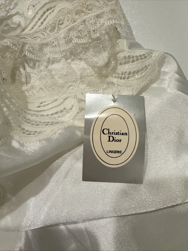 Vestido Blanco Vintage Dior Íntimo Nuevo con Etiquetas Satén, Encaje, Roseta Damas Talla Mediana Foto 4 de 4