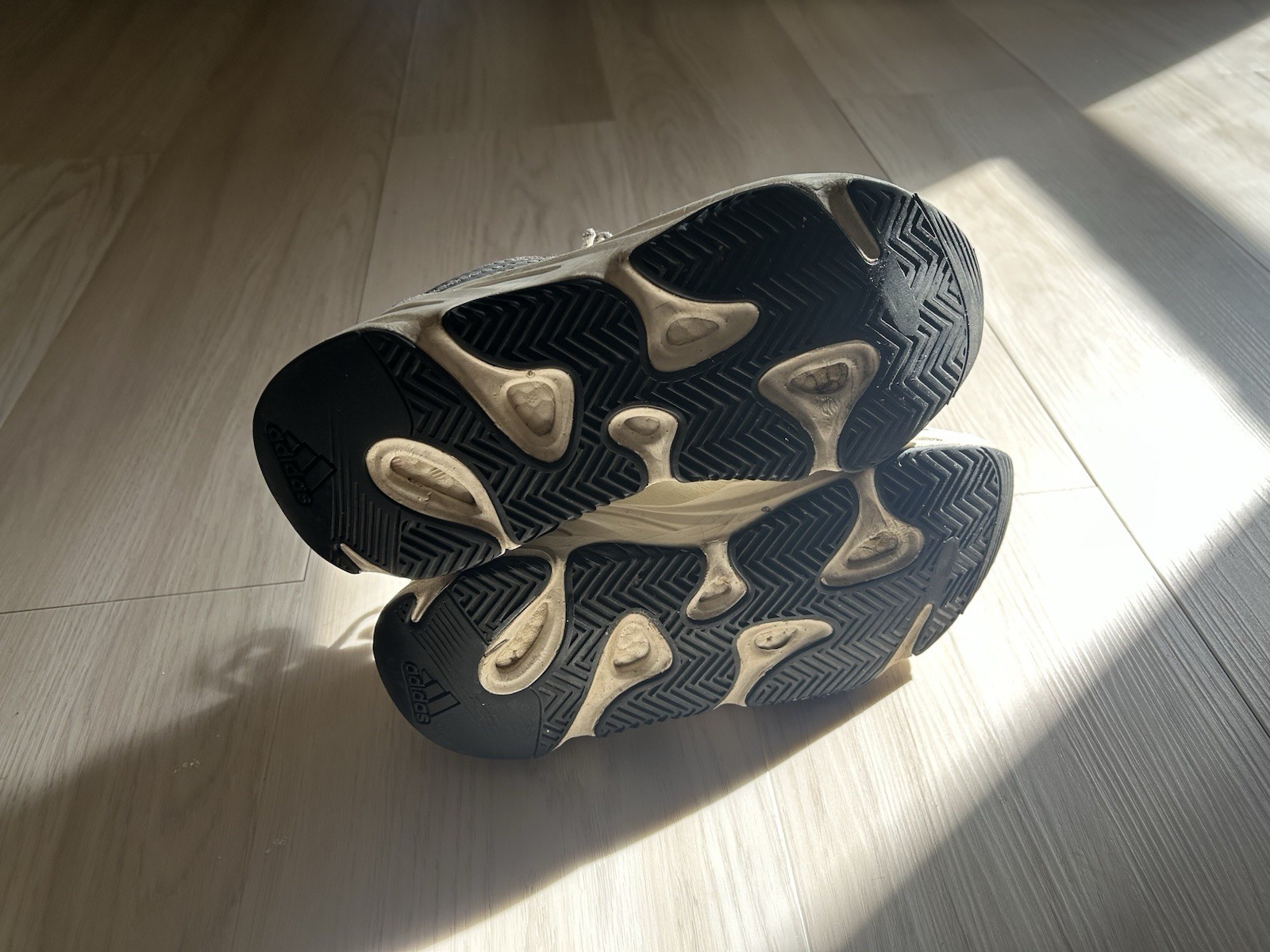 adidas Yeezy Boost 700 V2 Static thumbnail 2