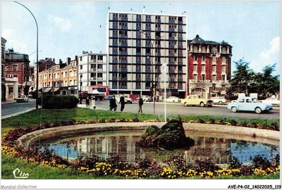 AVEP4-0352-02 - SAINT-QUENTIN - la place du eight-octobre