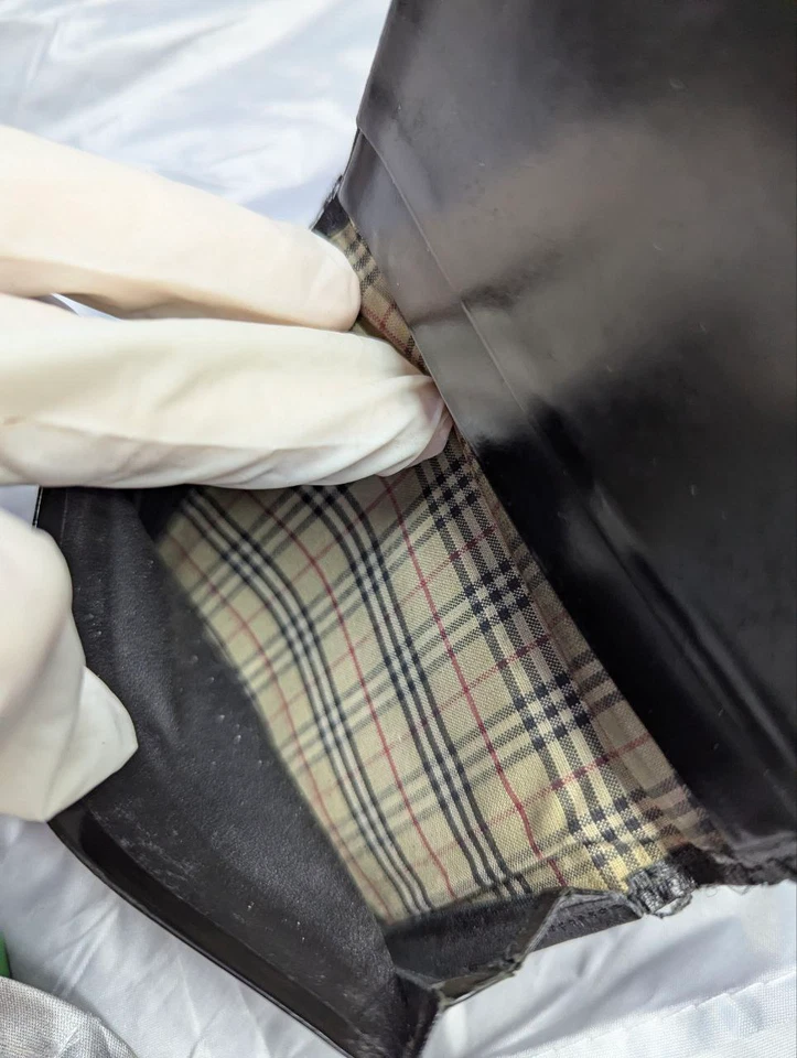 Tarjetero Burberry vintage de cuero en buen estado Foto 4 de 4