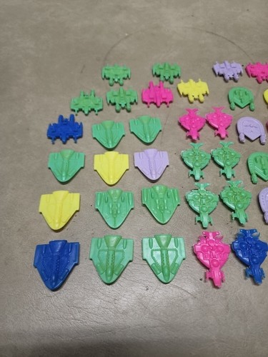 RIGO PLASTIC TOY SPACESHIPS UFO MINI FLYING PLASTIC GUMBALL MACHINE TOY LOT (66) - Picture 5 of 5