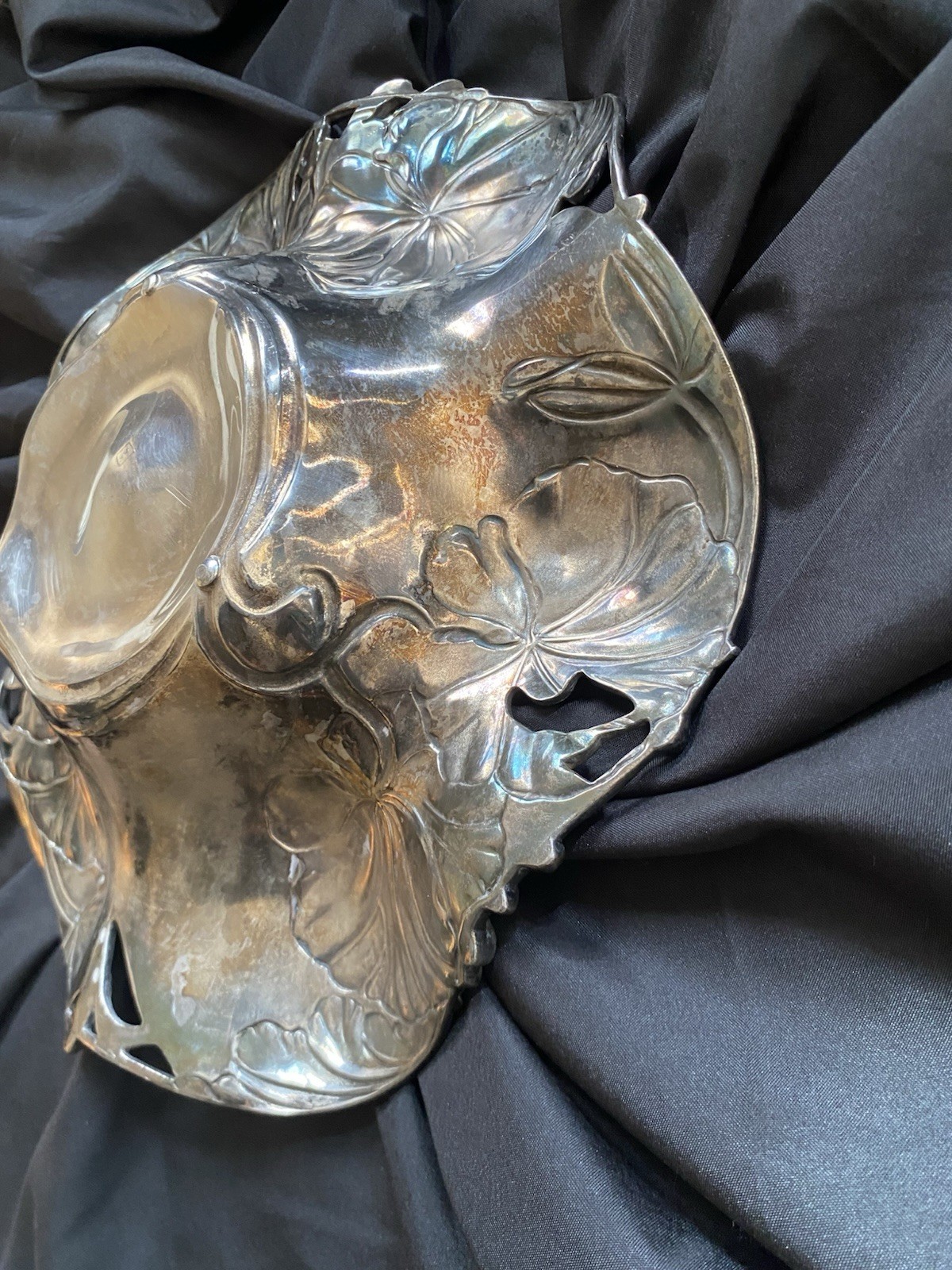 RARE Art Nouveau Serving Bowl. Quadruple Silver Plate. Pairpoint Co. Circa 1904