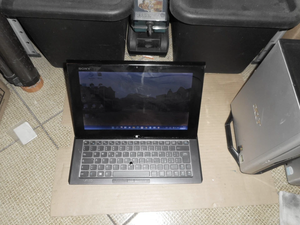 Sony Vaio Duo 11 Ultrabook SVD112A1SM / Intel Core i3 / 4Gb RAM - Immagine 2 di 4