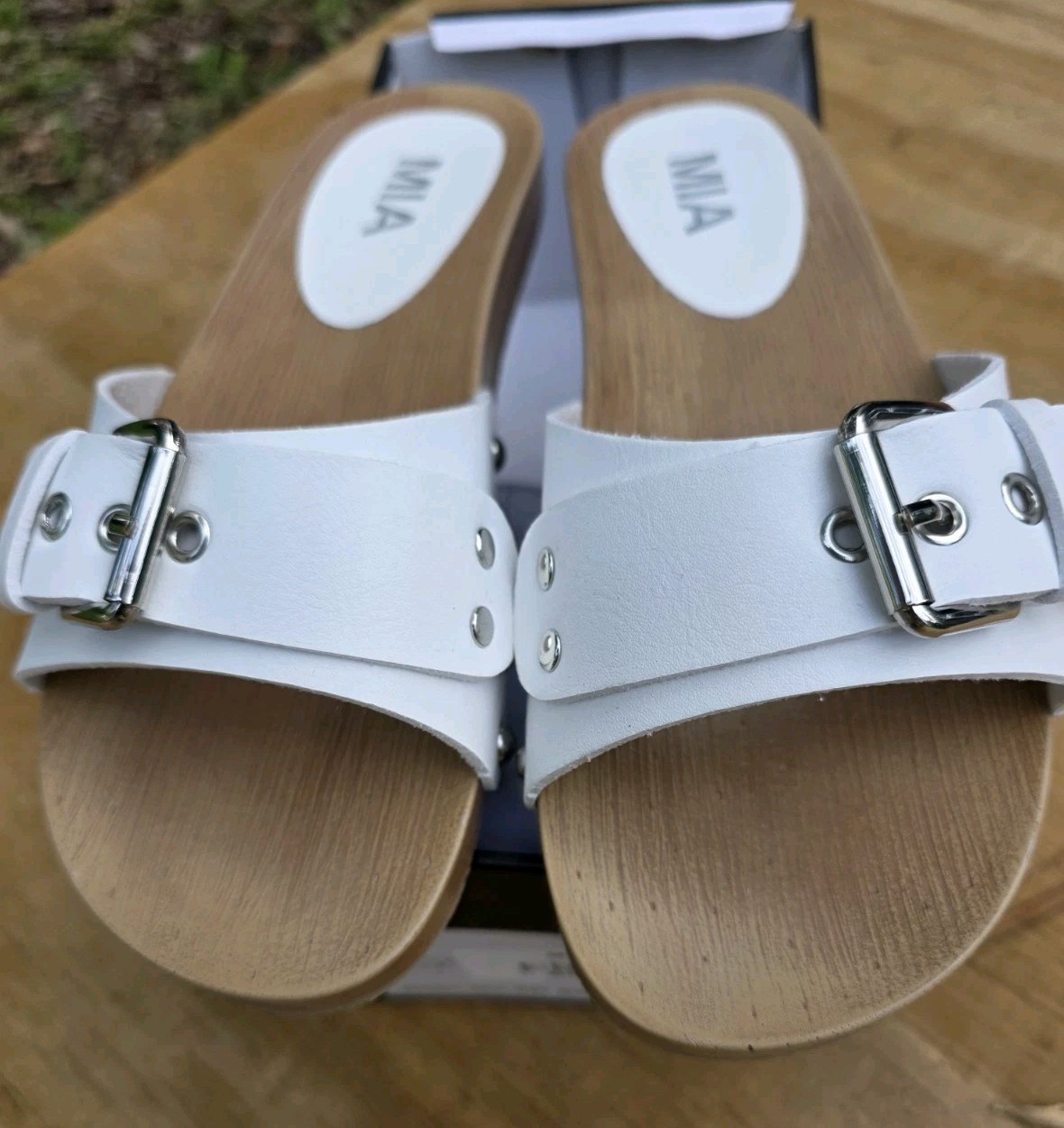 APL Sandalo MIA Thia Bona fibbia Y2K BOHO anni 70 zoccolo slide 7 borchie bianco suola finto legno