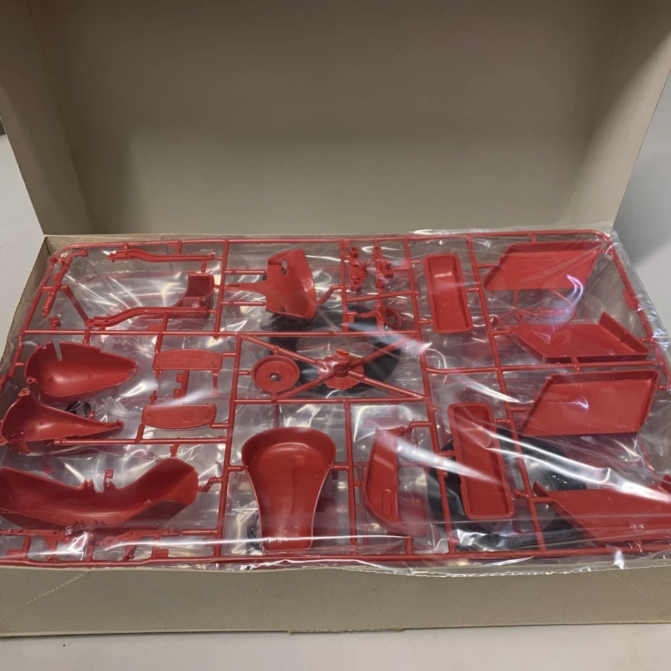 REVELL H-1224 HARLEY-DAVIDSON ELECTRA GLIDE 1:8  1974 - NUOVO Kit Da Montare - Immagine 2 di 4