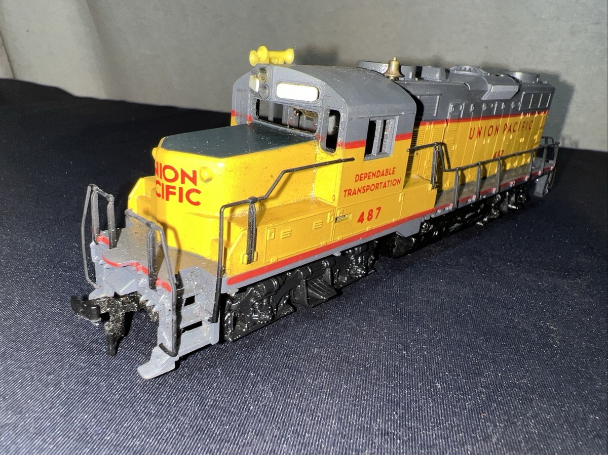 Vintage Mantua HO Union Pacific Diesel Locomotive #487