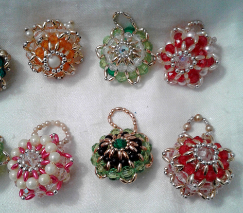 Vintage Set of 12 Handmade Round Beaded Star Ornaments - Bild 3 von 6