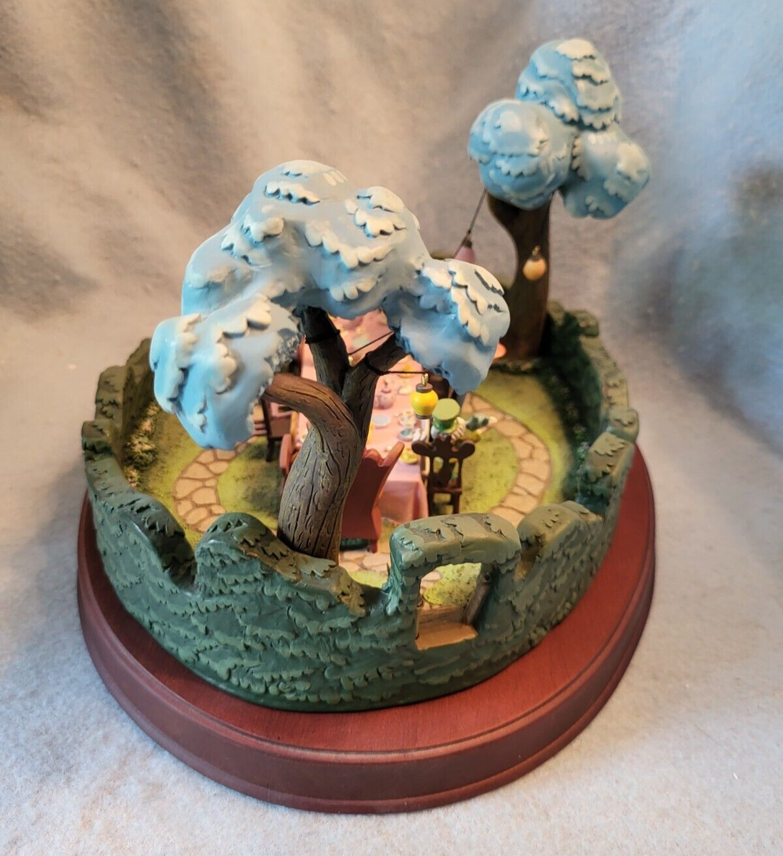 WDCC Disney - A Tea Party In Wonderland - Alice In Wonderland