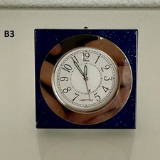 Réveil Carré Nepro bleu  et lunette argentée N445.255 - fabrication suisse