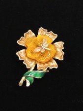 TAN, YELLOW, AND GREEN ACRYLIC FLOWER PIN