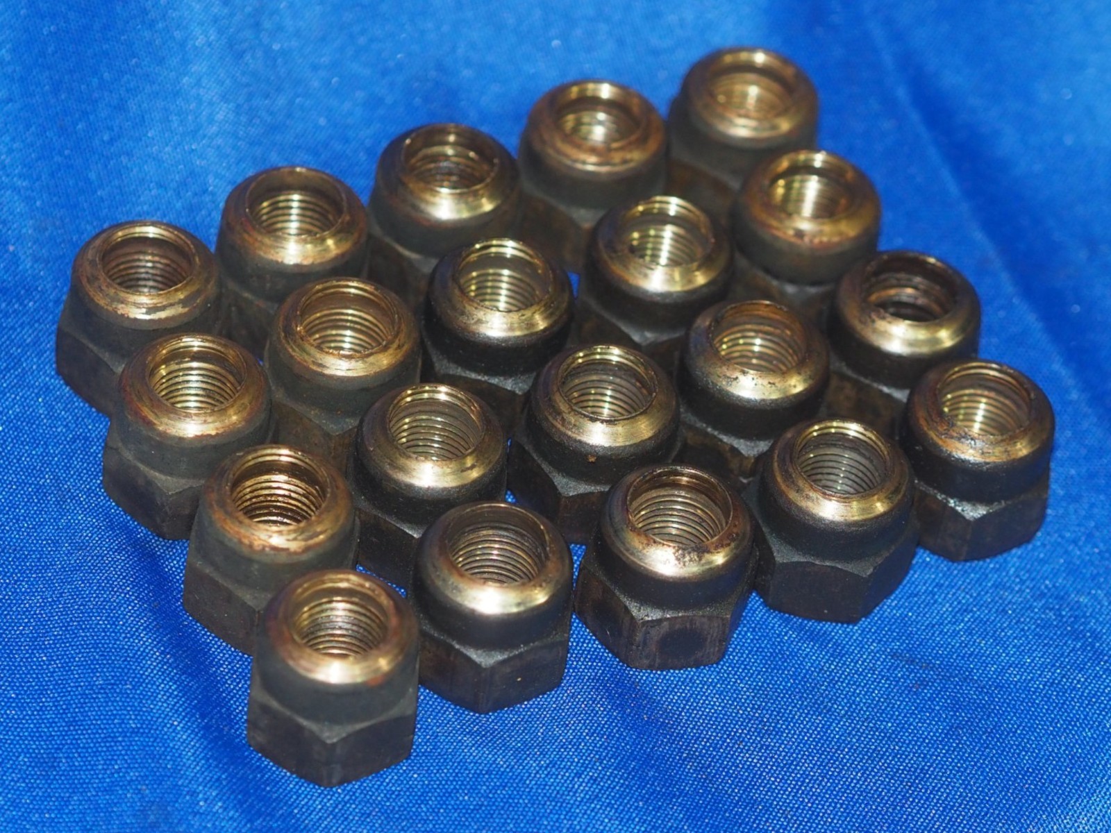Rolls-Royce Silver Shadow 1965-1980 Left Wheel nuts Set of 20