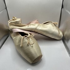 Used or  dead  Pointe Shoes Worn by Professional Ballerina for Crafts Size 5.5 B