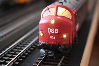 Trix H0 22677, Diesellok "MV" der DSB, EP IV, DCC, Mfx, Sound,top - Bild 1 von 4