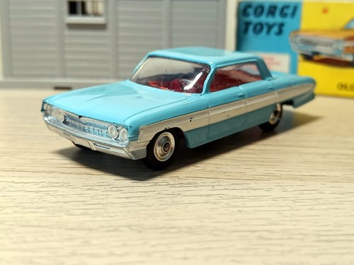 Corgi 235 Oldsmobile Super 88 *wit original box* - Picture 5 of 17
