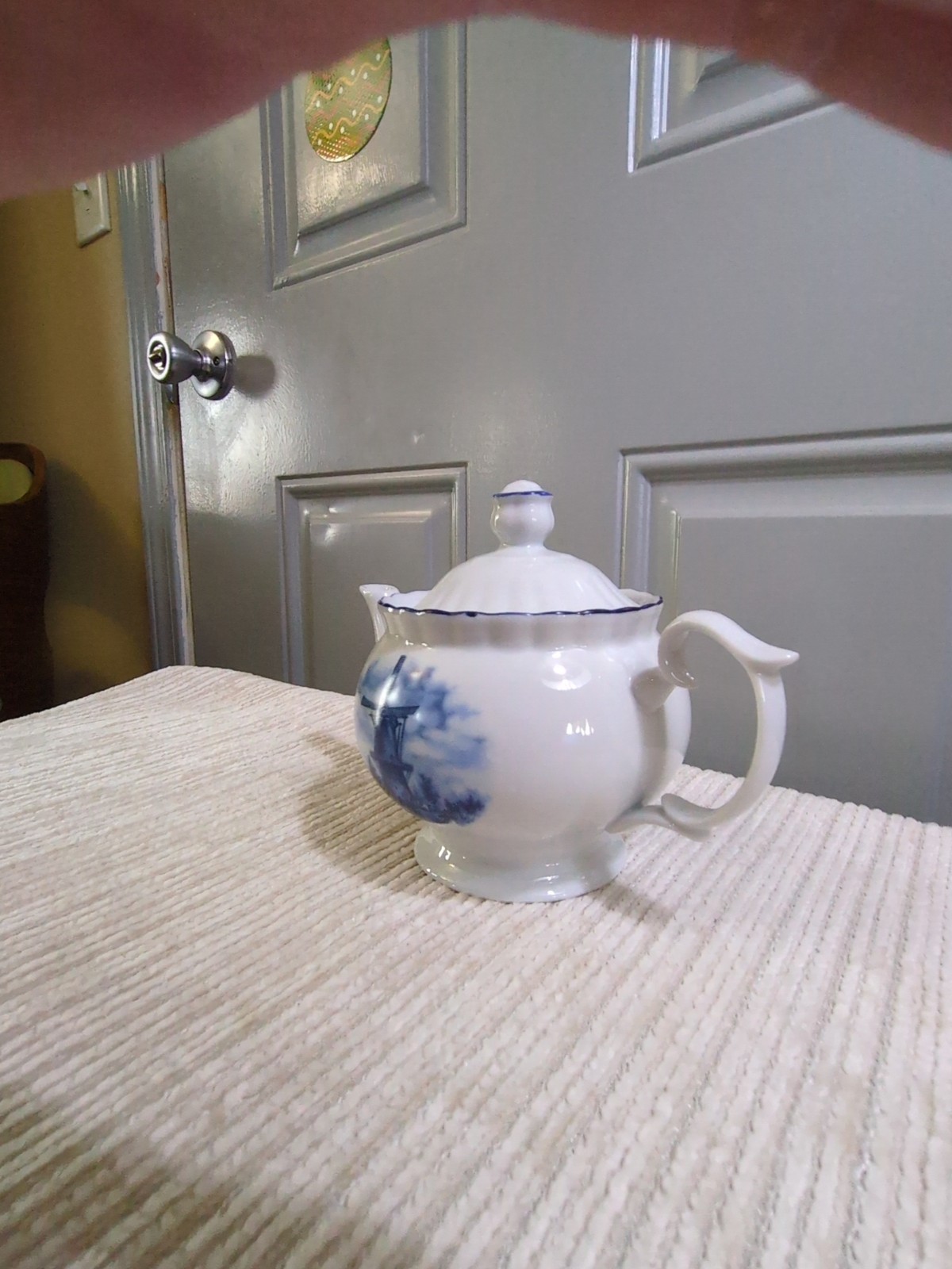 Delft Blauw Blue Windmill Holland Handdecorated Tea Pot Rose Decoration 