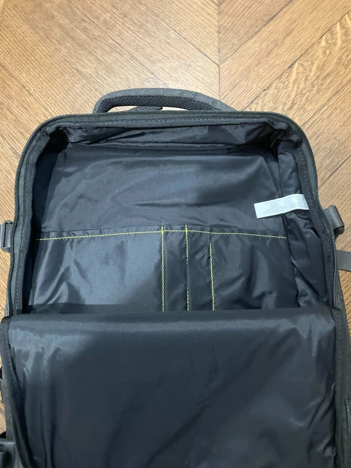 Mochila para portátil Incase Icon - negra y gris jaspeado - CL90004 Foto 4 de 4