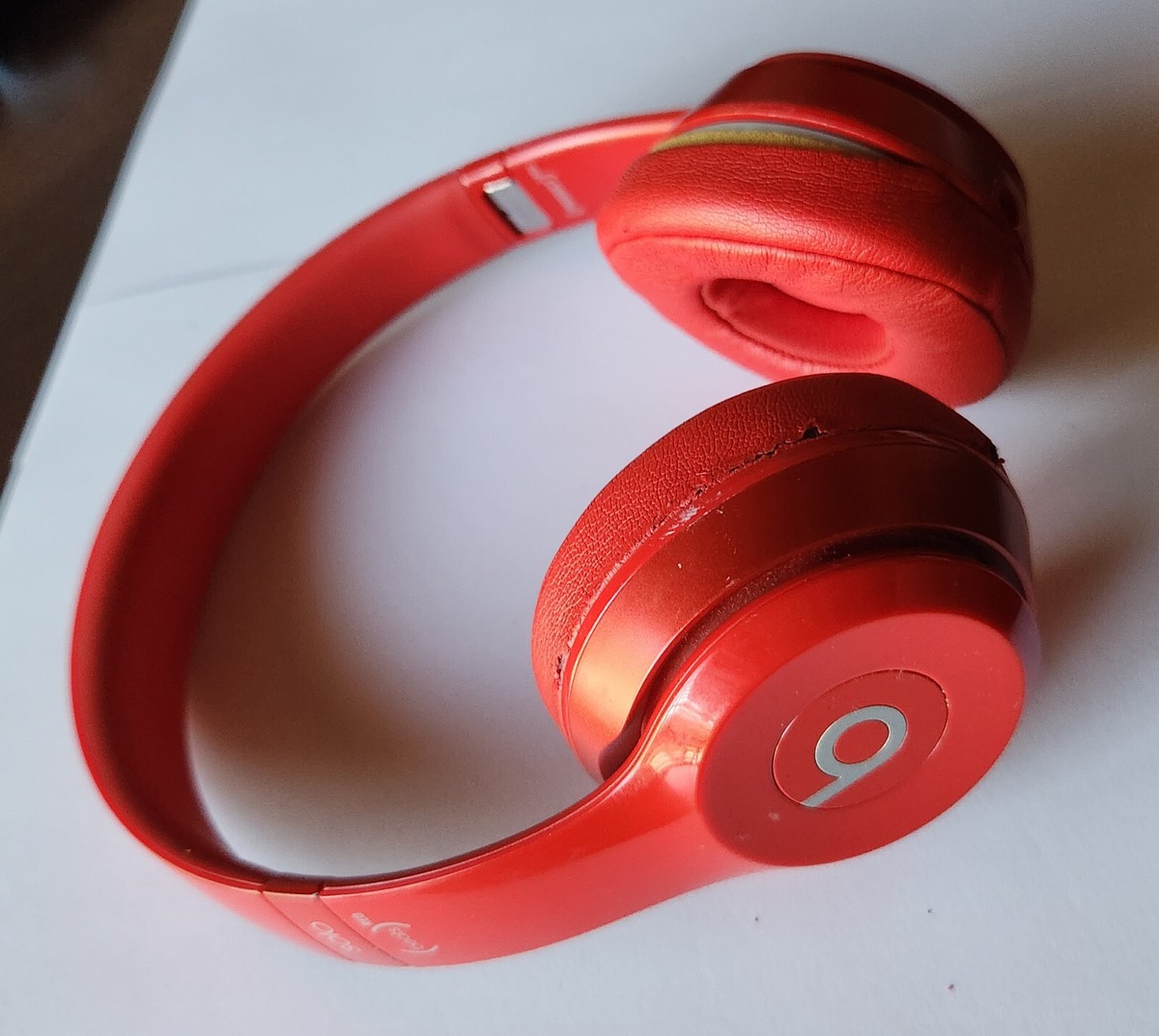 Original RED Beats Solo 2 WIRED Headphones - Works but has WEAR ON