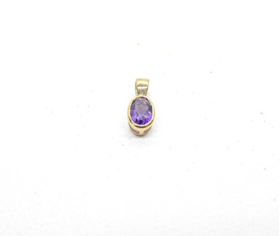 Amethyst Anhänger 9 kt Gelbgold oval klein mit Geschenkbox.