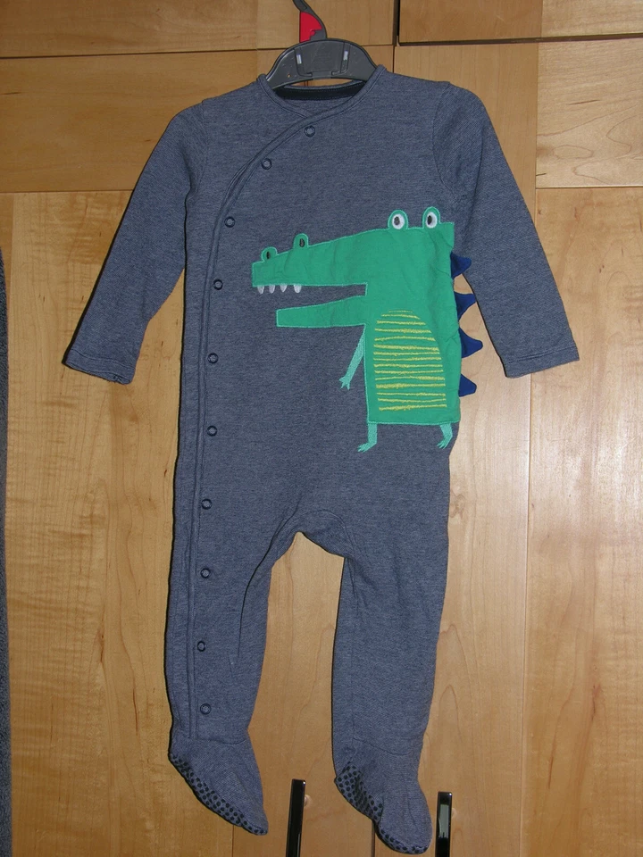 Fred & Flo Baby Sleepsuit Babygrow Crocodile 12-18 Months Blue & Green F&F Feet - Image 2 of 4