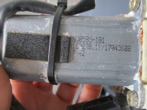 Mercedes-Benz S600 Rear Left Driver Door Power Window Motor OEM. 0015409181 - Picture 3 of 3