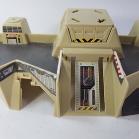 Vintag 1995 Lewis Galoob Micro Machines Light Tower Military Night Attack Bunker