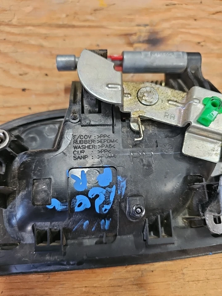 Manija de puerta exterior delantera derecha Nissan NV 200 2013-20 pasajero Foto 3 de 3