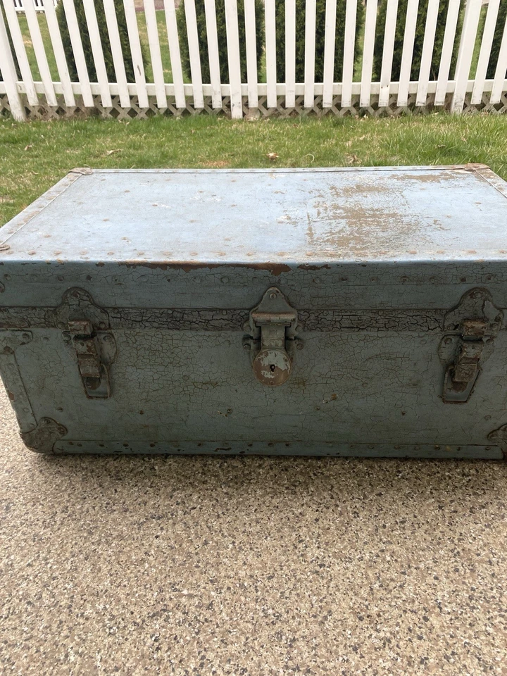 1900’s Vintage Metal Footlocker - Image 4 of 4