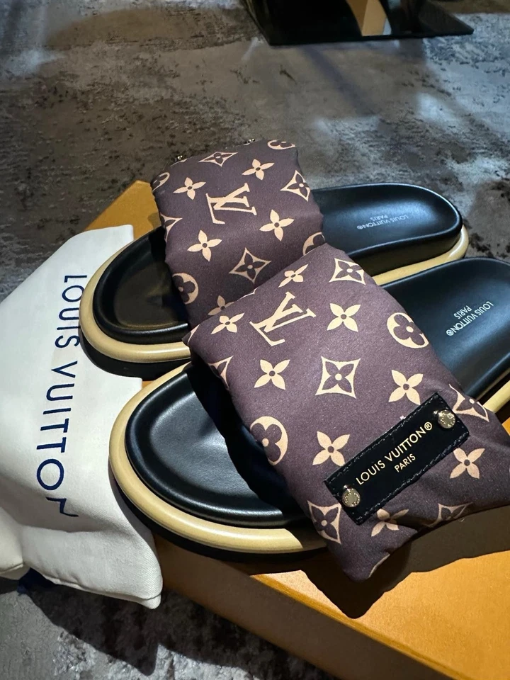 Босоножки-шлепанцы Louis Vuitton черные и коричневые с монограммой размер 38 США 8 женские - Изображение 2 из 2