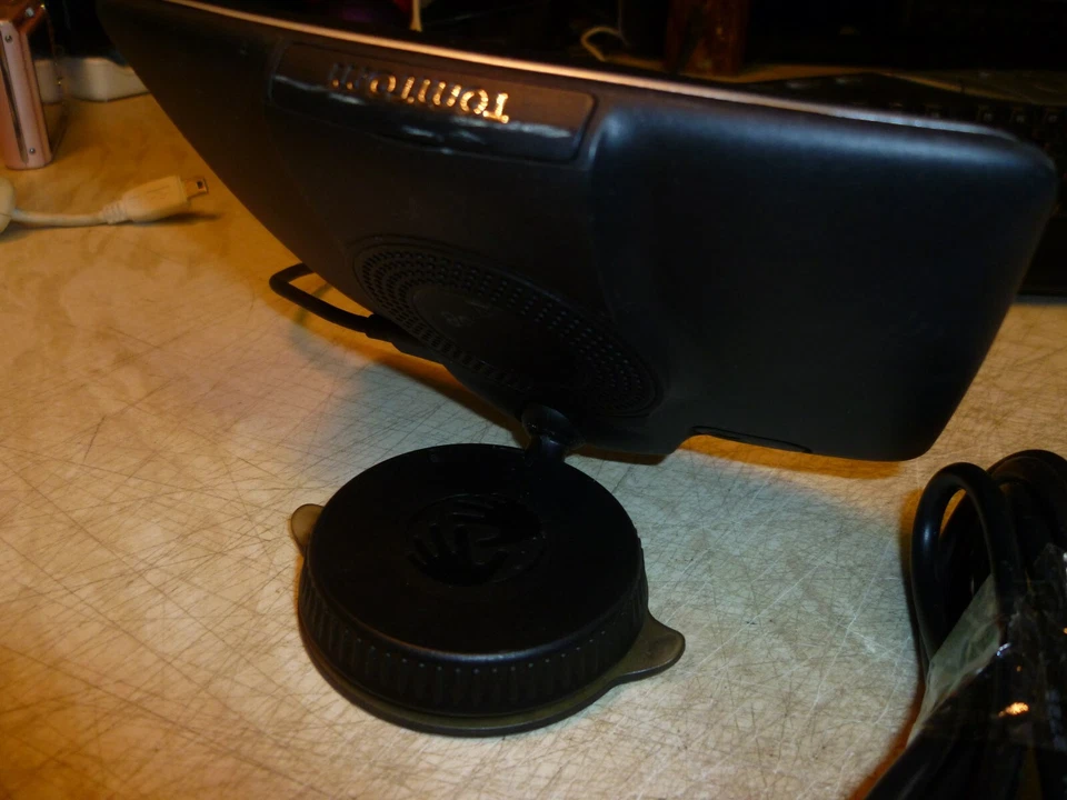 TOMTOM GO 820 LIVE SATNAV WITH 4.3" SCREEN UK & ROI MAPS 4ER41 IP2215 #207 - Image 4 of 4