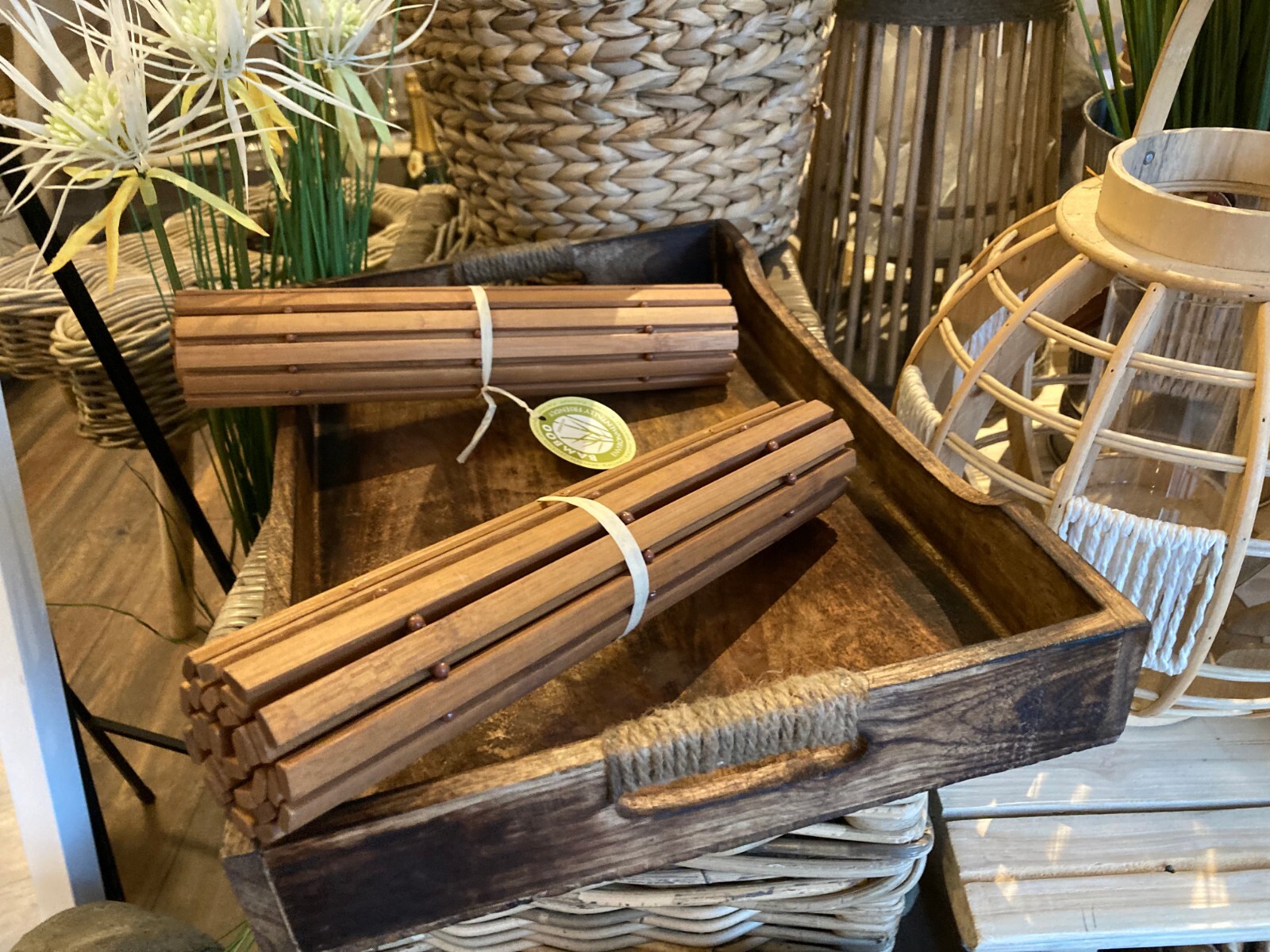2er Set Serviertabletts Aus Paulownia-Holz – Shabby-Look Naturbraun, Größen S & M, Stapelbar