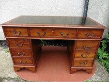 ANTIQUE STYLE LEATHER TOP  TWIN PEDESTAL KNEE HOLE WRITING DESK+ WORKING KEY.