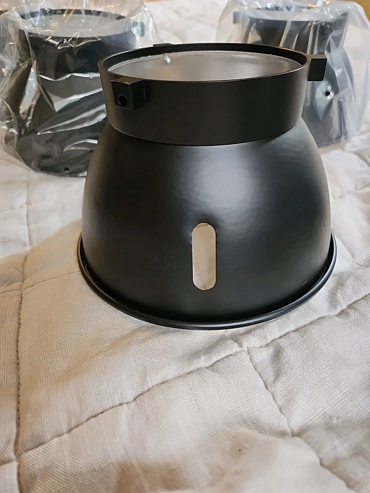 Neewer Lamp Monolight Shade Dish Bowen Mount Reflector Diffuser 7" / 18cm Used  - Image 2 of 4