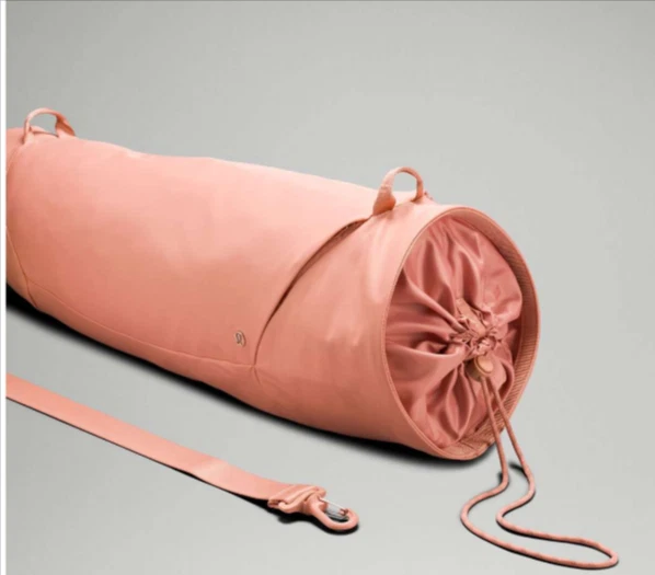 Bolso Estera de Yoga Ajustable Lululemon con Correa para el Hombro Rosa Foto 2 de 4