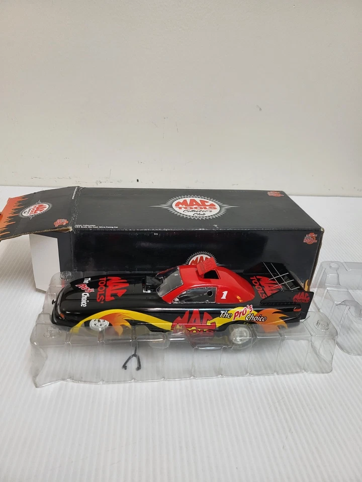 Coche divertido Racing Champions Mac Tools 1:24 Doe Cast Nitro Foto 2 de 2