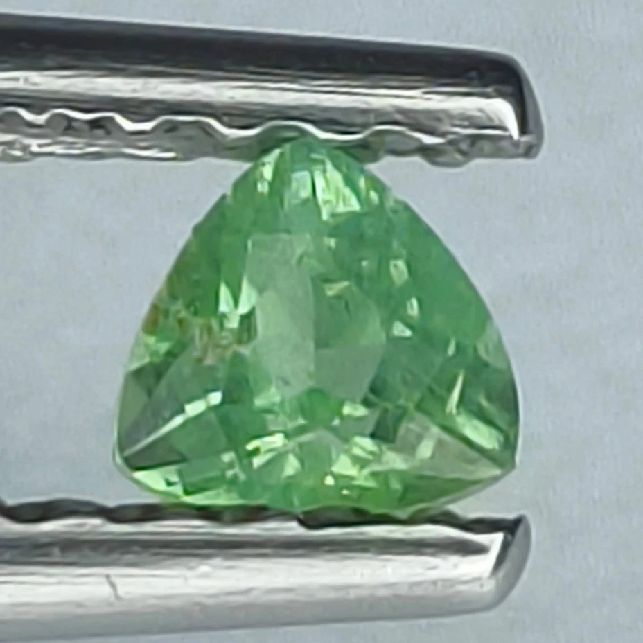 MARAVILLOSO KORNERUPINE NATURAL 0,17 quilates. Foto 2 de 4