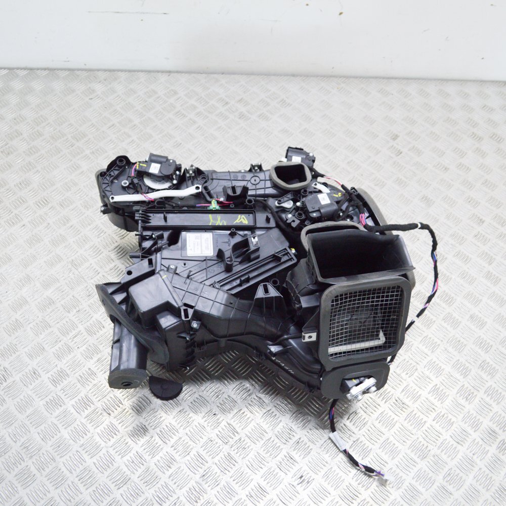 tesla-model-3-heater-matrix-box-rhd-1099999-00-i-t30231c-t66531b-j-2020