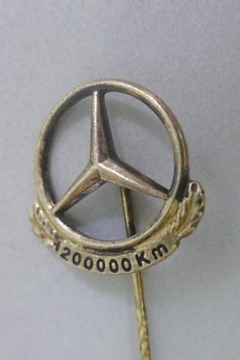 Épingle Mercedes-Benz Argent 835 - 200000 Km - Occasion